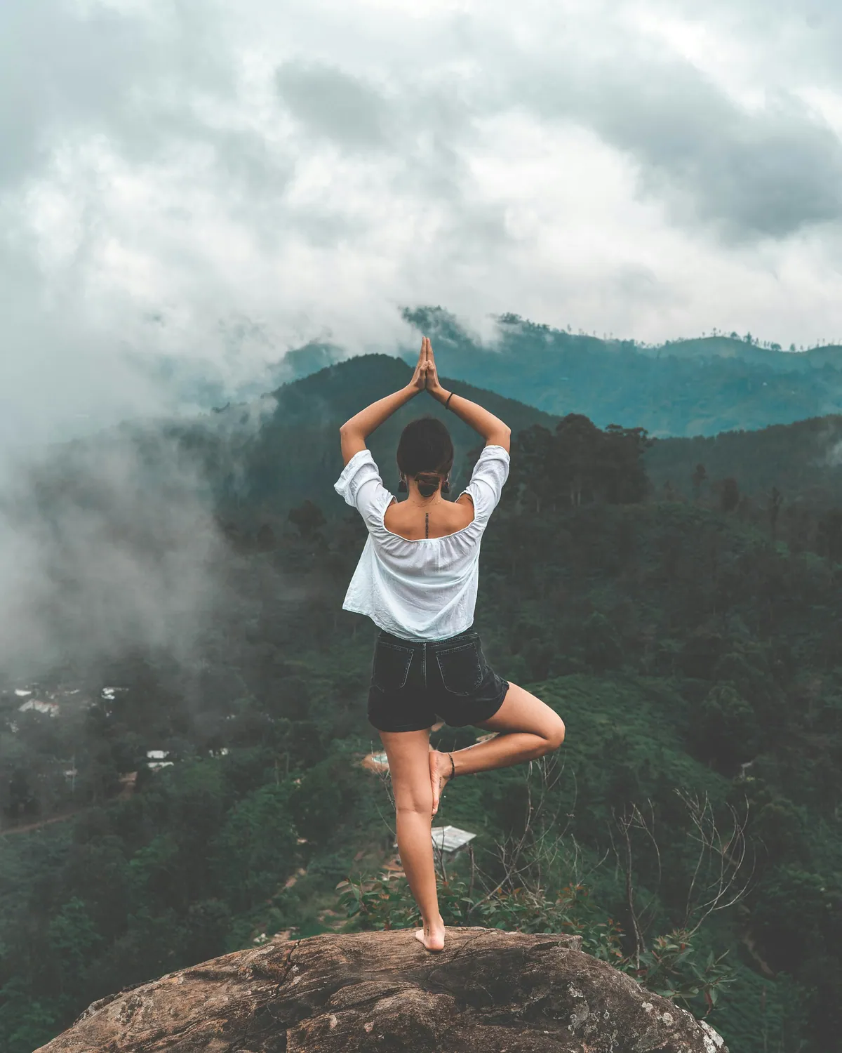 Rishikesh Yoga Retreats Compared: From ₹500/Night Ashrams to ₹25,000/Night Luxury