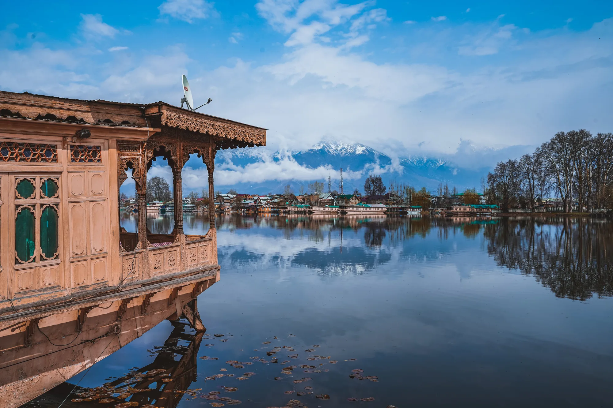 Srinagar Houseboat Serenity